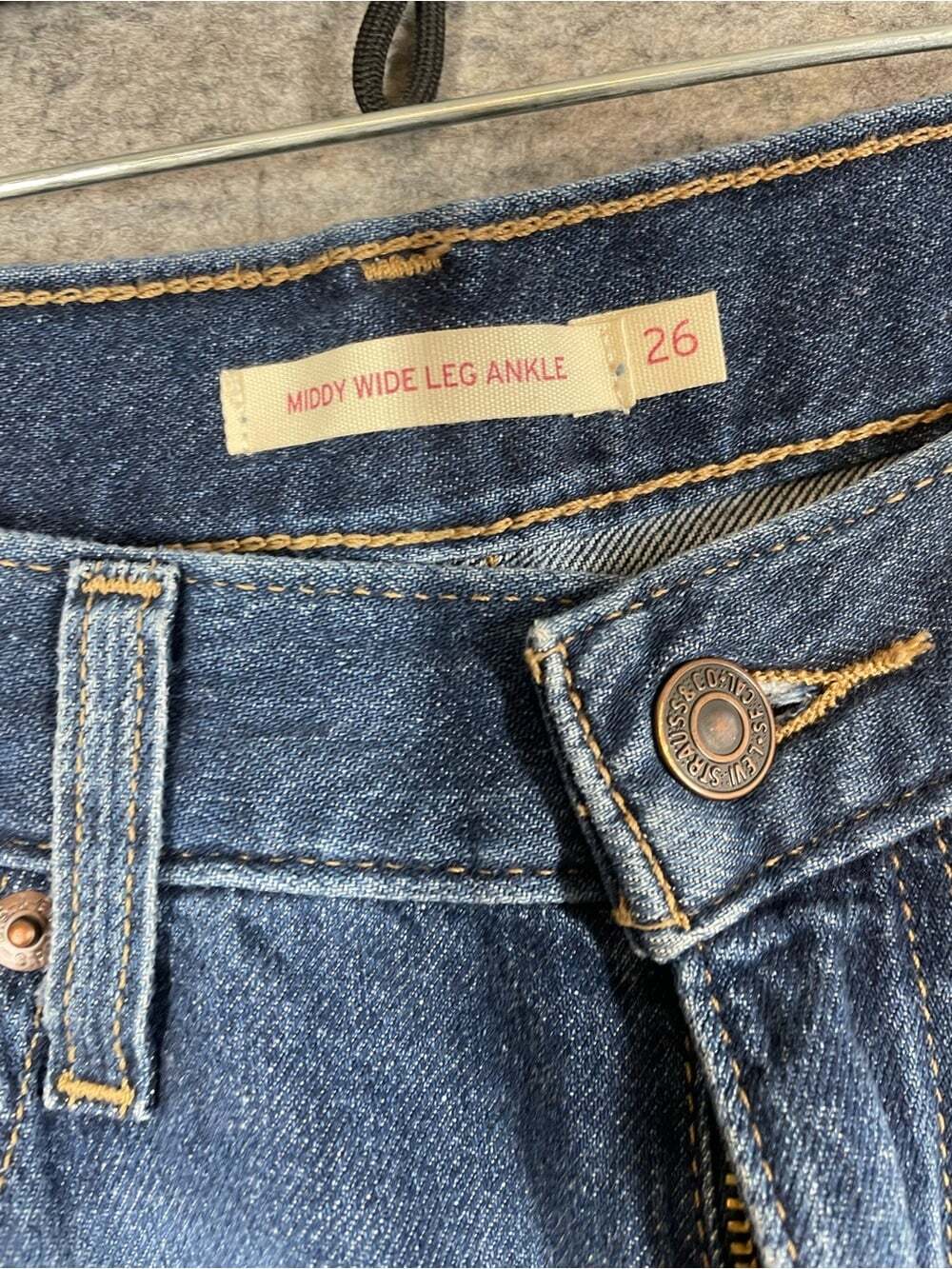 Levi’s Middy Wide Leg Sz 26 Wash Jeans High Rise Denim Y2K Comfy Casual Chic - Picture 9 of 15